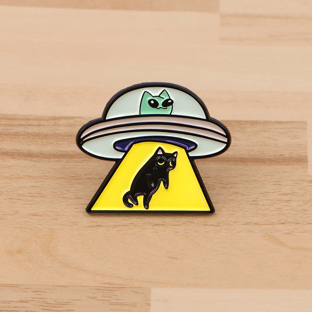 UFO Alien Enamel Pin Black Cat - огляд і ціна Model Kit Ufo