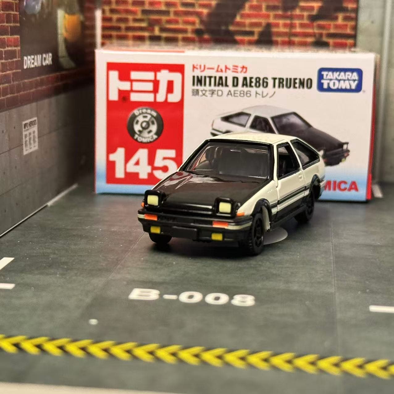 Dream Tomica NO. 145 Initial D - огляд і ціна Model Kit Ae86